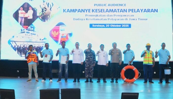 Kemenhub Bagikan 1.057 Life Jacket dan Terbitkan 2.120 E-Pass Kecil di Wilayah Jawa Timur