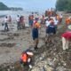 Kolaborasi Lintas Sektoral Bersihkan Pantai Air Manis Padang