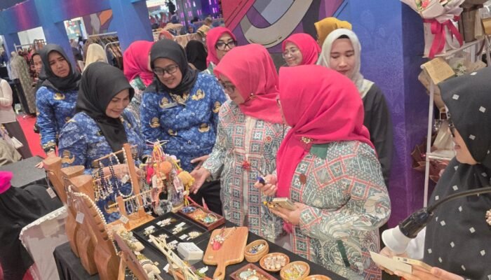 Dekranasda Kota Bekasi Gelar Pameran Dagang Lokal dan Bekasi City Fashion Movement 2025